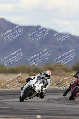 media/Nov-16-2025-Race Pace (Sun) [[8c5fa54630]]/Non Verified Riders (1st 20 Minutes)/5-Turn 15 (110pm)/